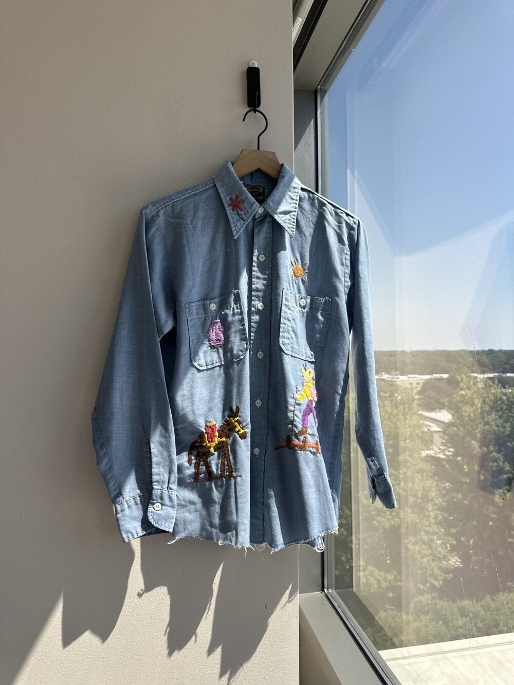 Vintage 1960s 1970s Washington Dee Cee Chambray Embroidered Button-up Shirt